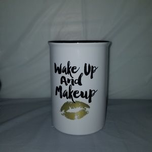 NWOT Makeup Brush Holder Cup